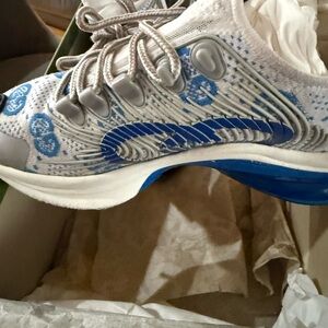 Gucci Cream and Black Dust Bag Set